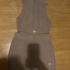 ALO Yoga Toasted Almond Cable Knit Set